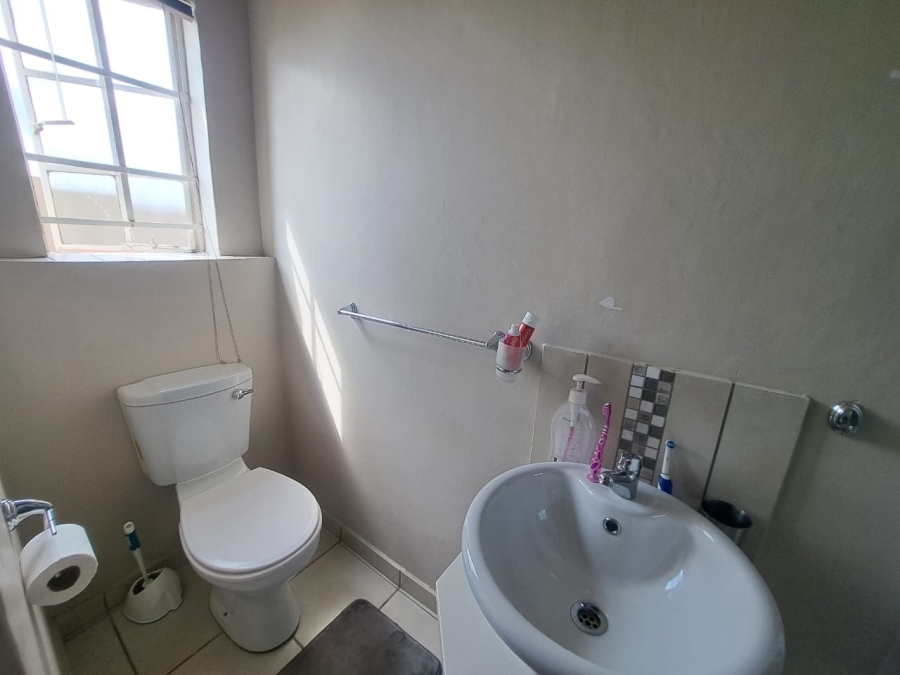 To Let 3 Bedroom Property for Rent in Waterval East North West